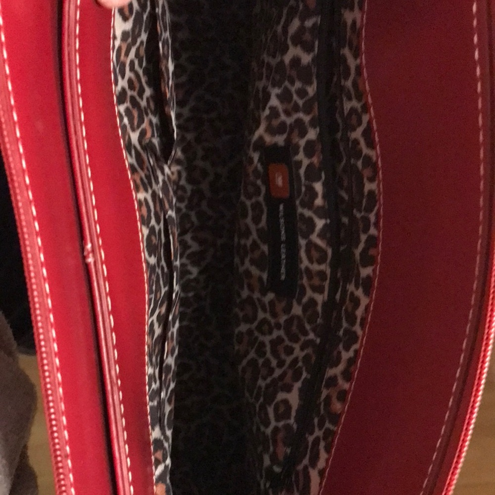 Elegant Red Handbag Set - Picture 7 of 11